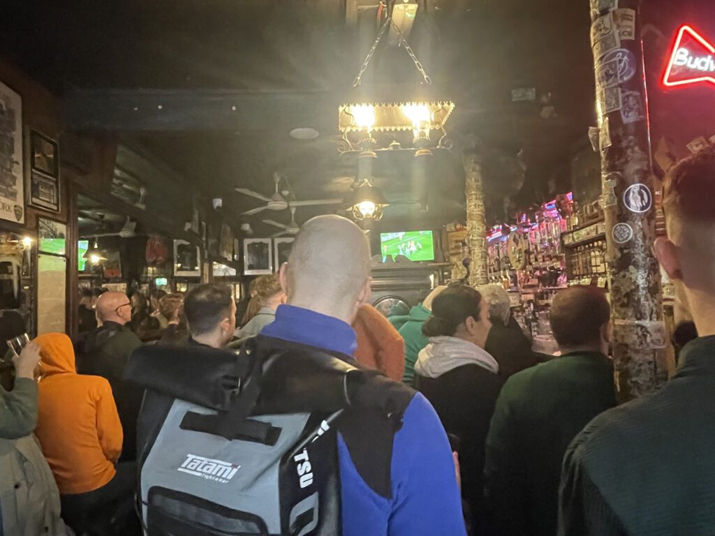 Packed Pub